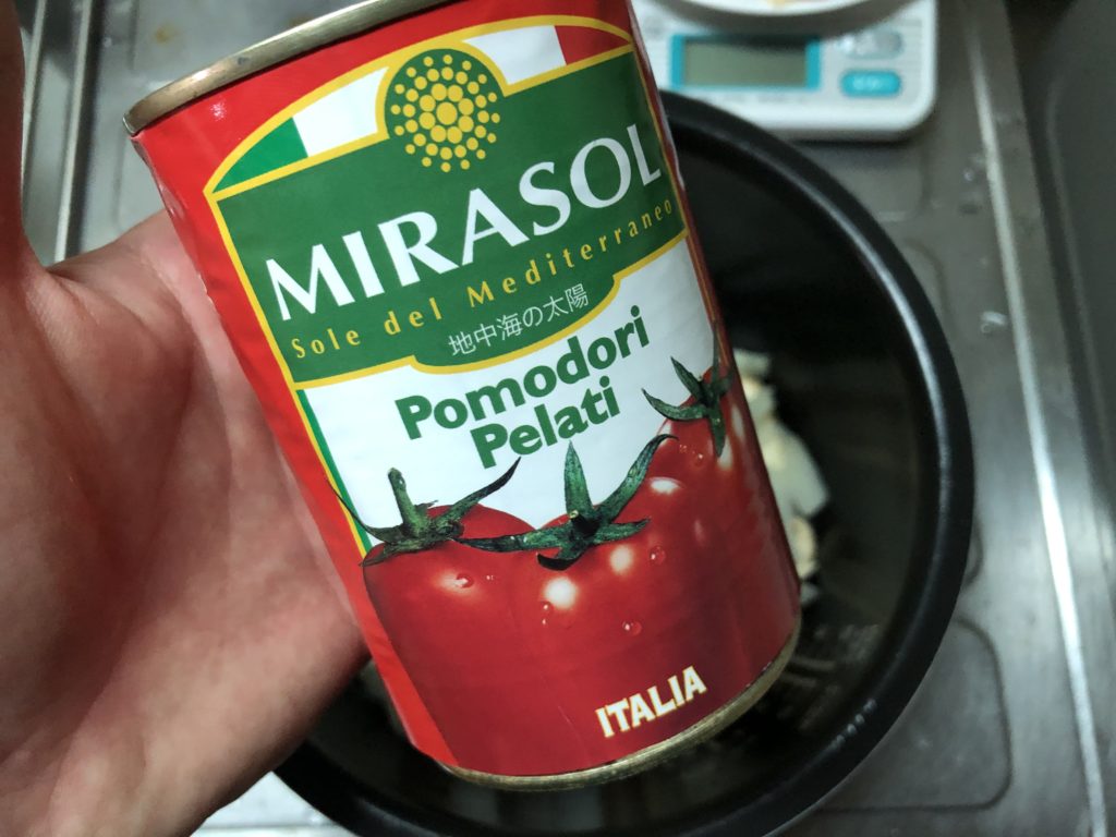 ホールトマト缶